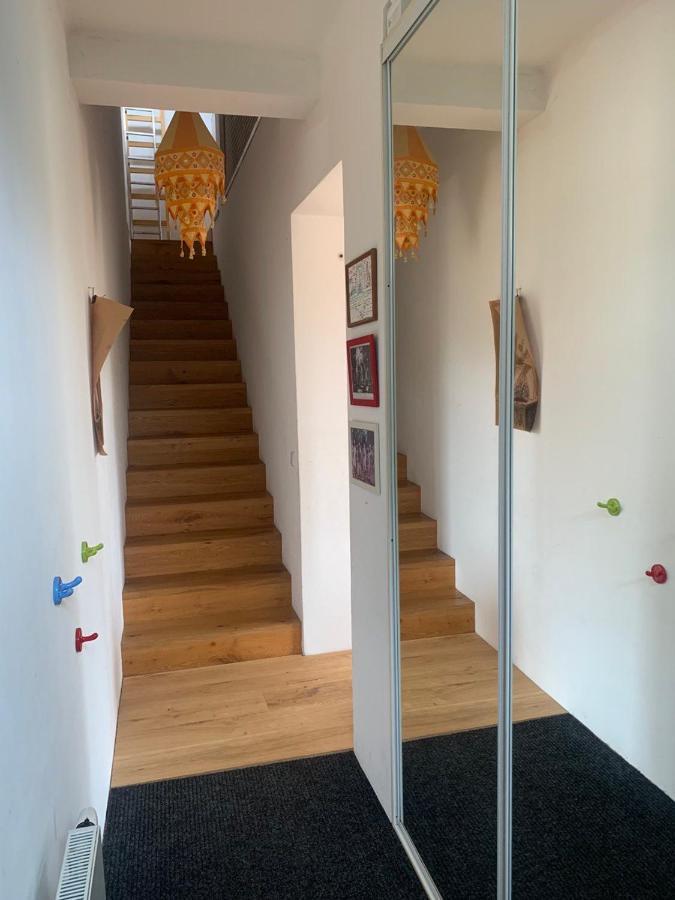 Dom wakacyjny Cosy Family House With Garden, 12 Min From The Center Praga