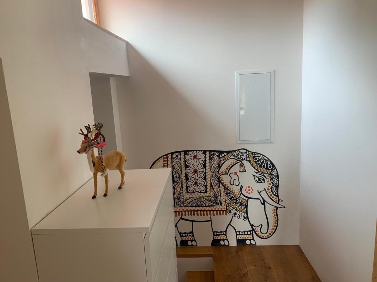 Cosy Family House With Garden, 12 Min From The Center Praga