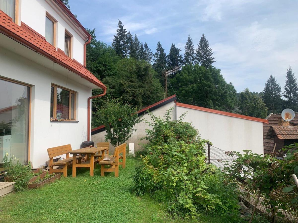 Cosy Family House With Garden, 12 Min From The Center Dom wakacyjny Praga